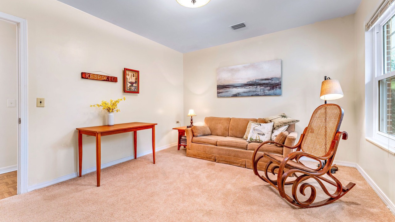 Photo of Livingroom in Eastpoint