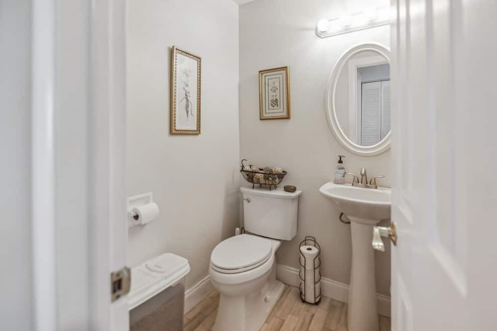 Photo of Bathroom in Ozona