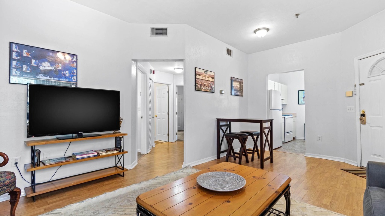 Photo of Livingroom in University Heights
