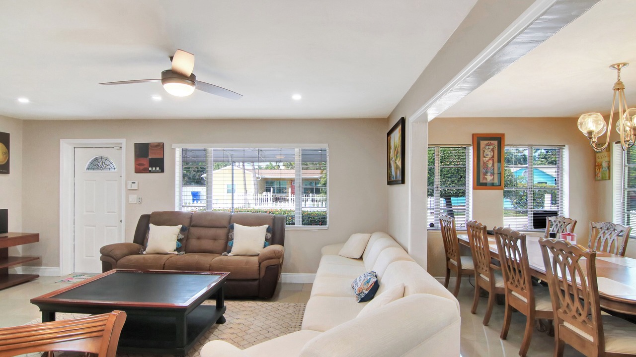 Photo of Livingroom in Riviera Beach