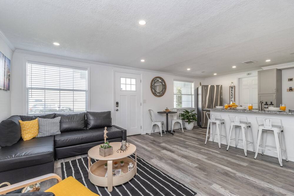 Photo of Livingroom in Disston Heights