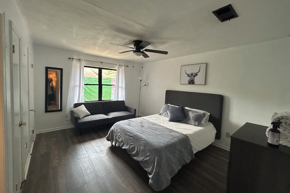 Photo of Bedroom in Tallahassee