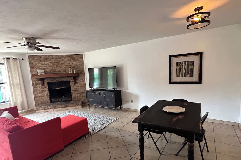 Photo of Livingroom in Tallahassee