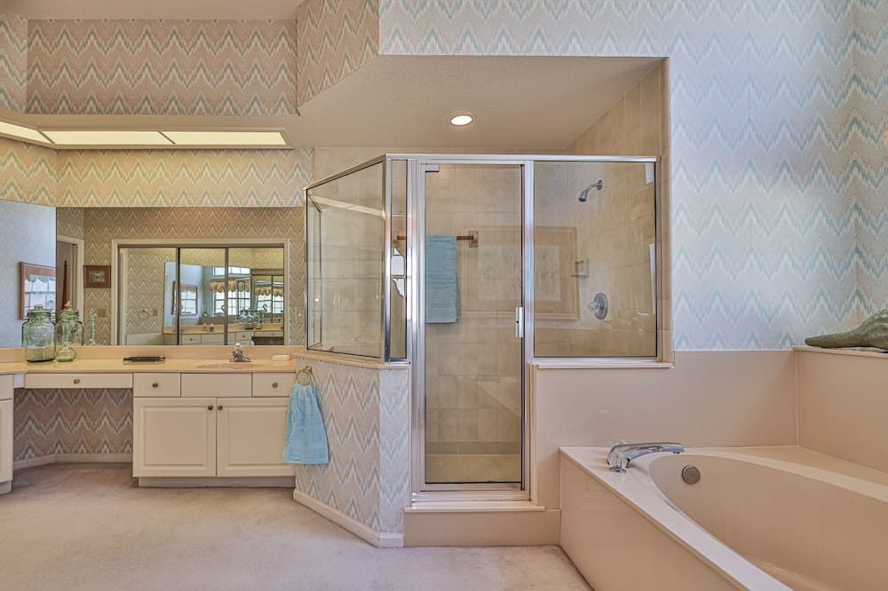 Photo of Bathroom in Green Cove Springs