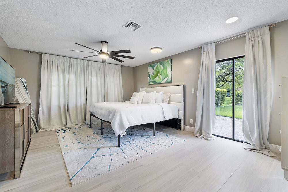 Photo of Bedroom in Coral Springs