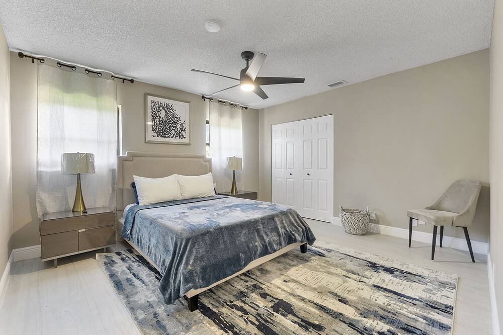 Photo of Bedroom in Coral Springs