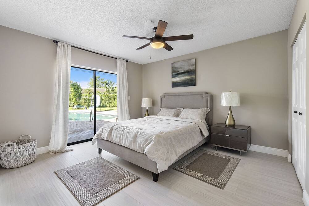 Photo of Bedroom in Coral Springs