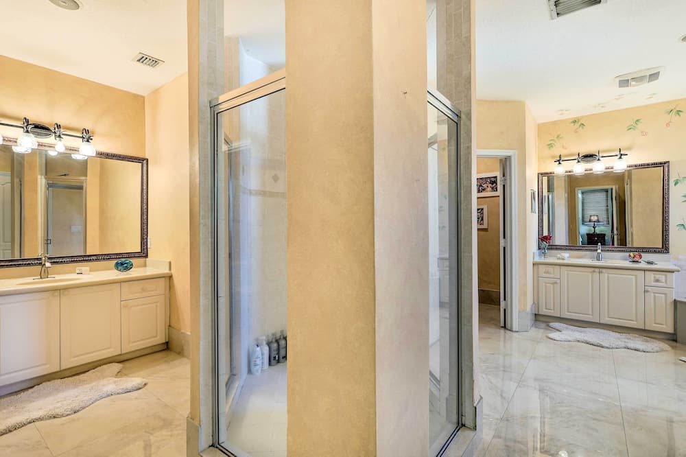 Photo of Bathroom in Tamiami