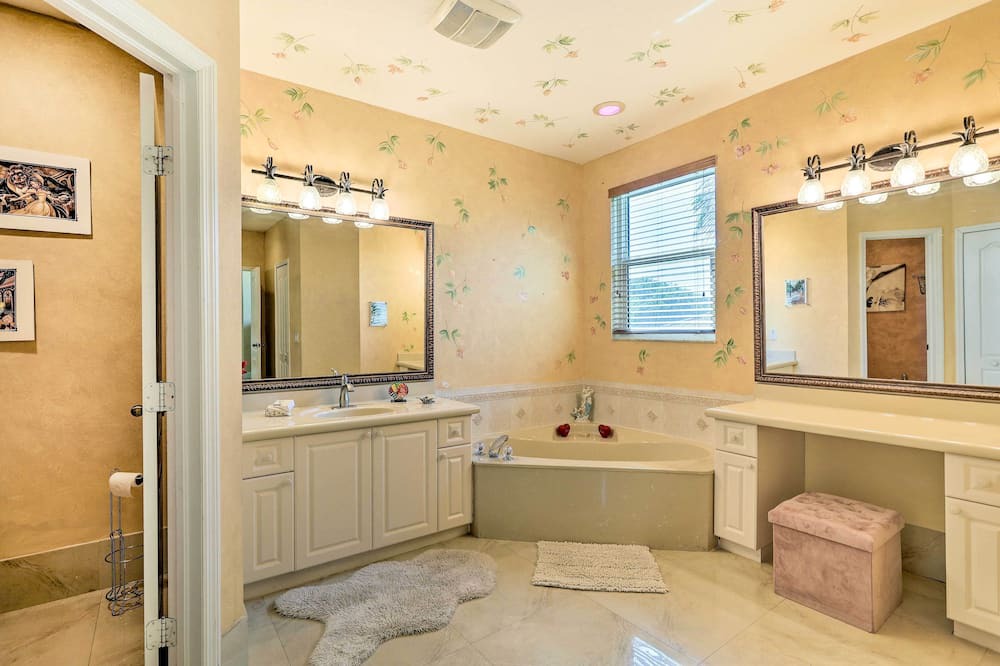 Photo of Bathroom in Tamiami