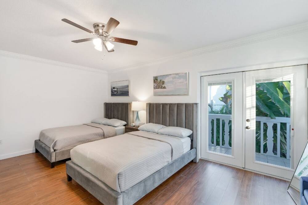 Photo of Bedroom in Surfside