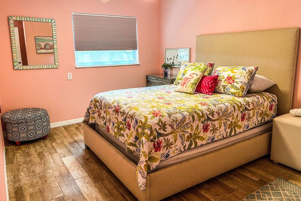 Photo of Bedroom in Yankeetown