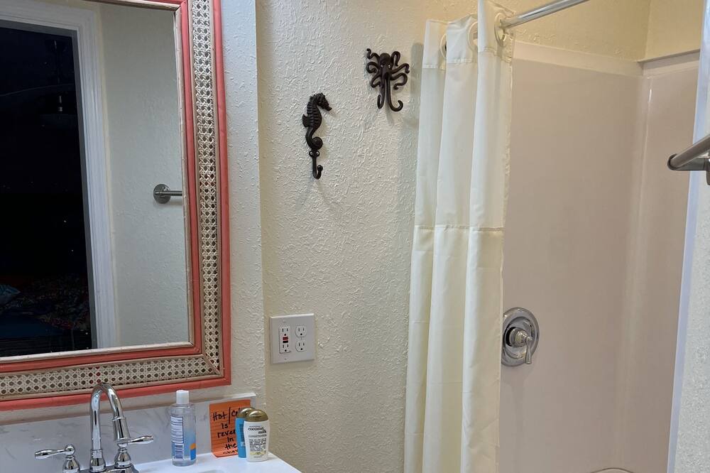 Photo of Bathroom in Yankeetown