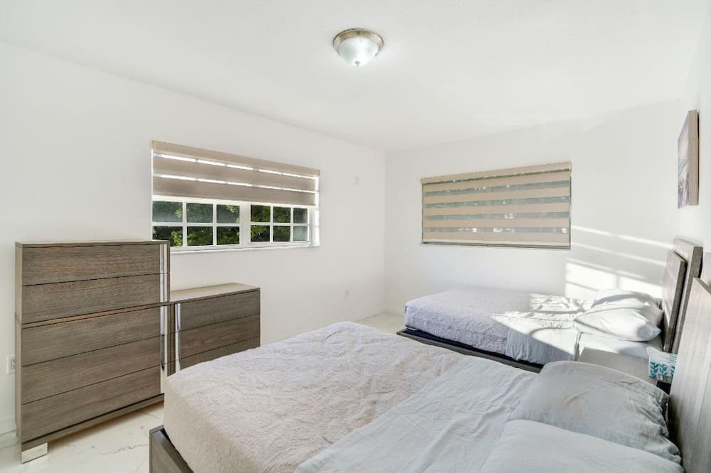 Photo of Bedroom in Surfside