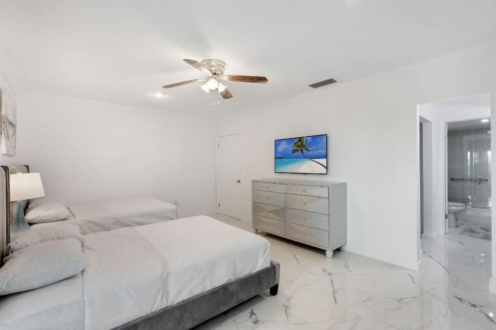 Photo of Bedroom in Surfside