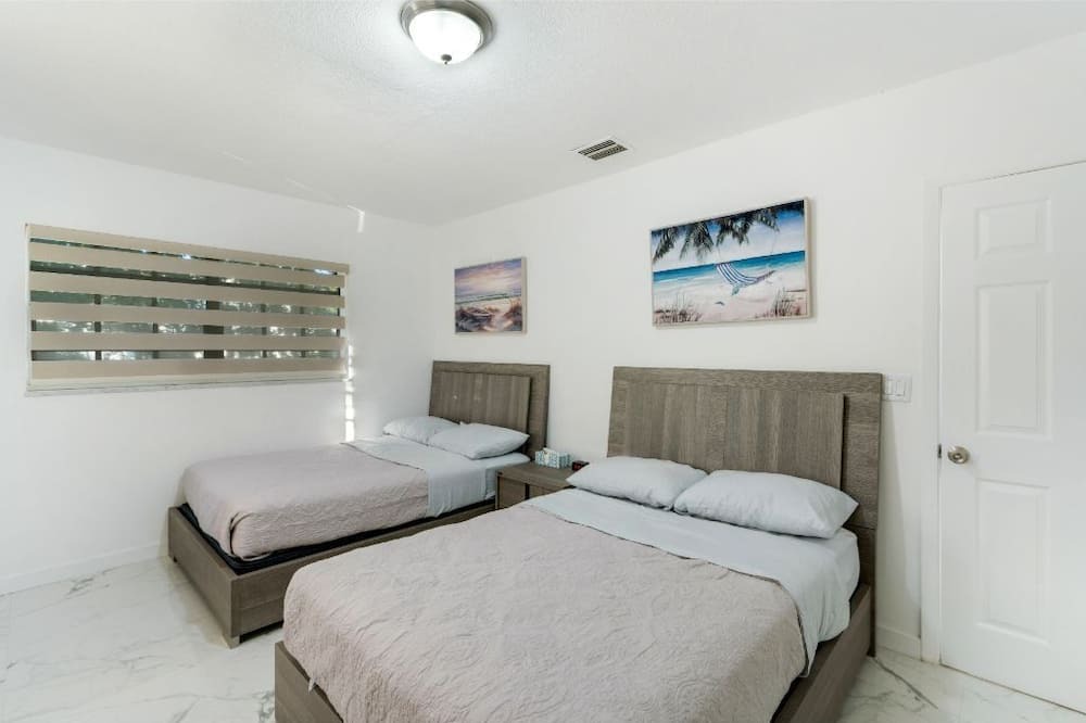 Photo of Bedroom in Surfside