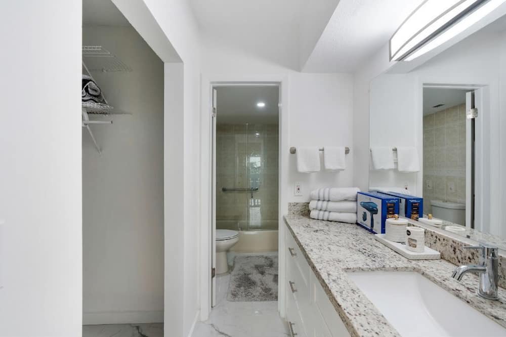Photo of Bathroom in Surfside