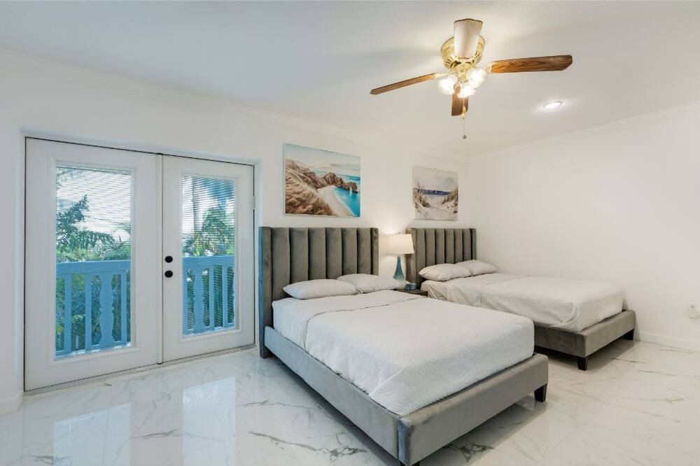 Photo of Bedroom in Surfside