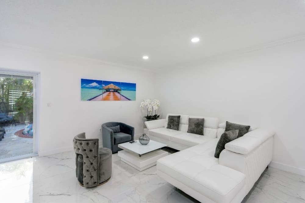 Photo of Livingroom in Surfside