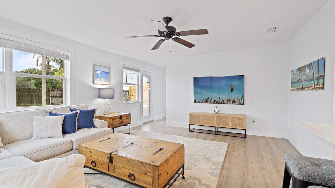 Photo of Livingroom in North River Shores