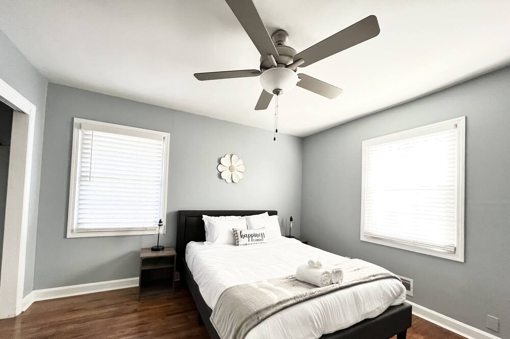 Photo of Bedroom in Dacula