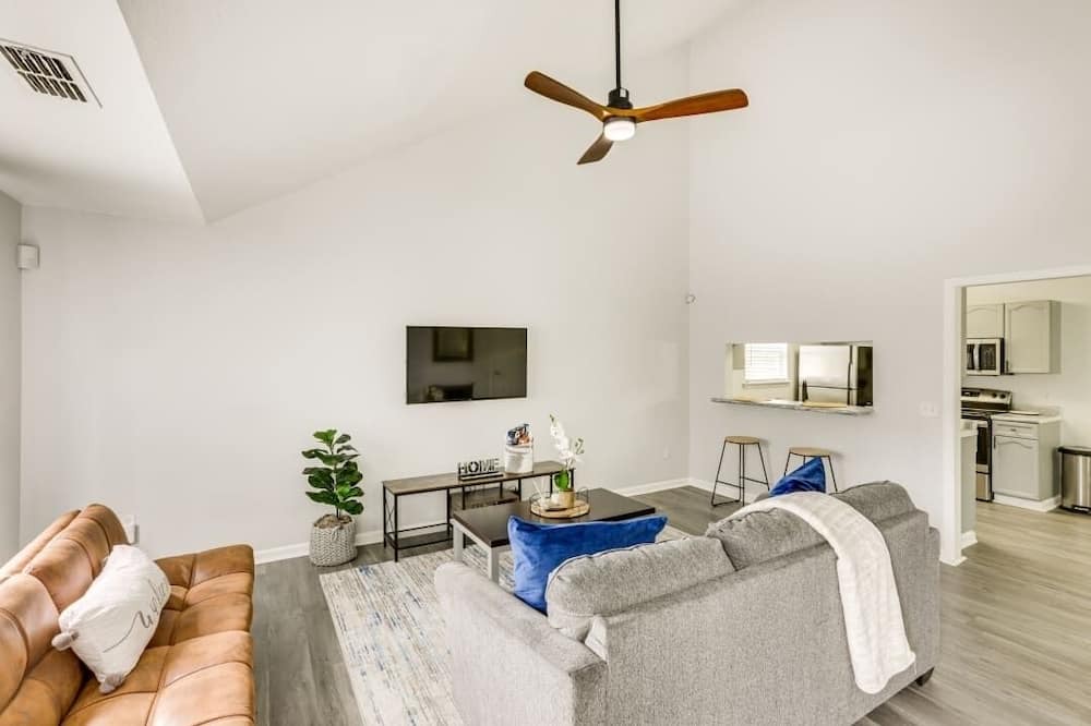 Photo of Livingroom in Tallahassee