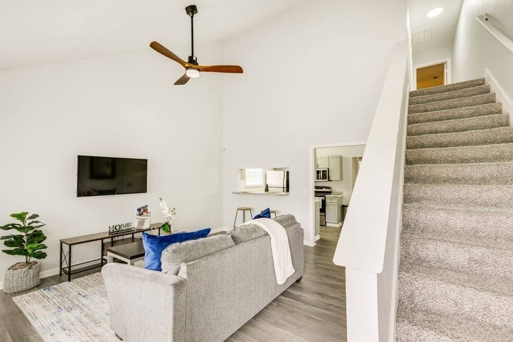 Photo of Livingroom in Tallahassee