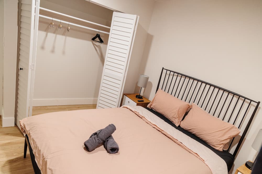 Photo of Bedroom in Lauderhill