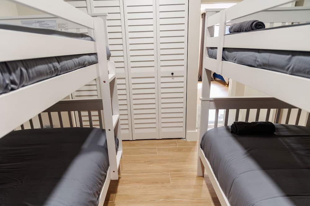 Photo of Bedroom in Lauderhill