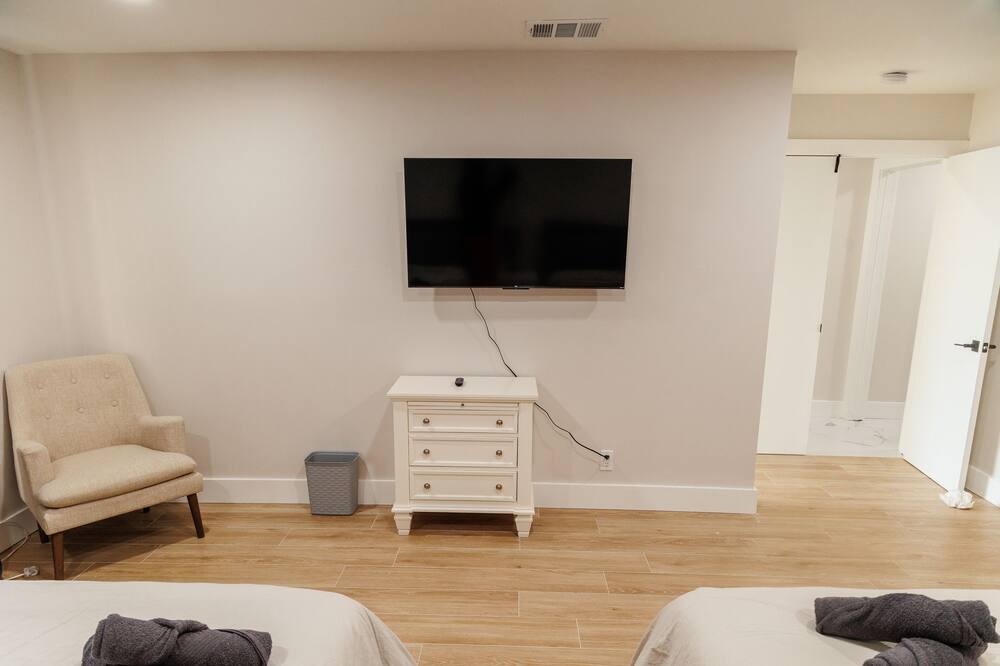 Photo of Bedroom in Lauderhill