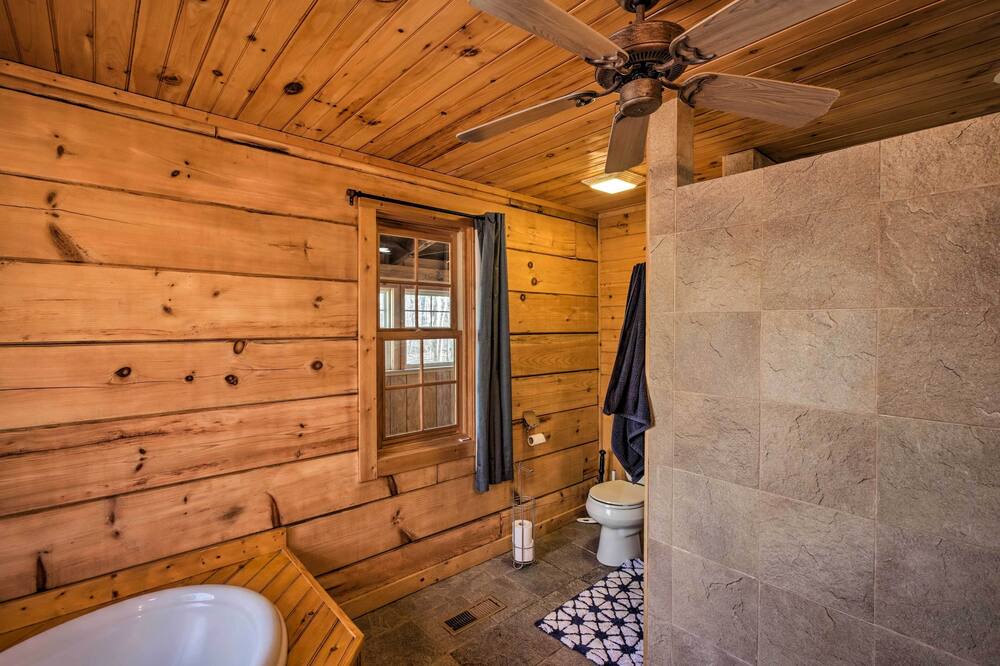 Photo of Bathroom in Graysville