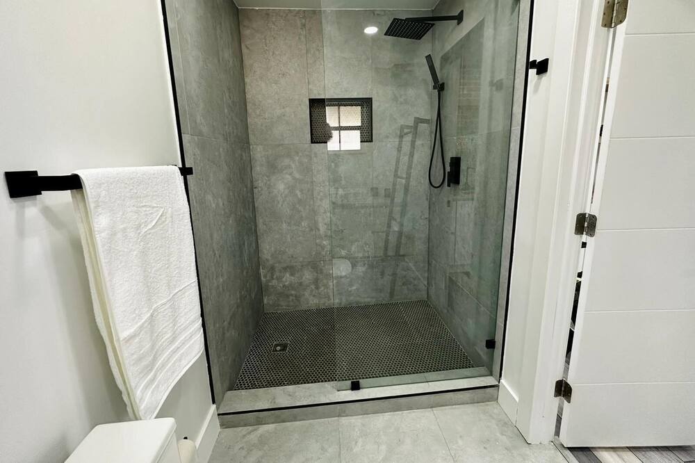 Photo of Bathroom in Coral Terrace