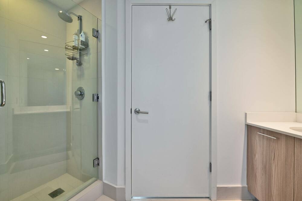 Photo of Bathroom in Allapattah