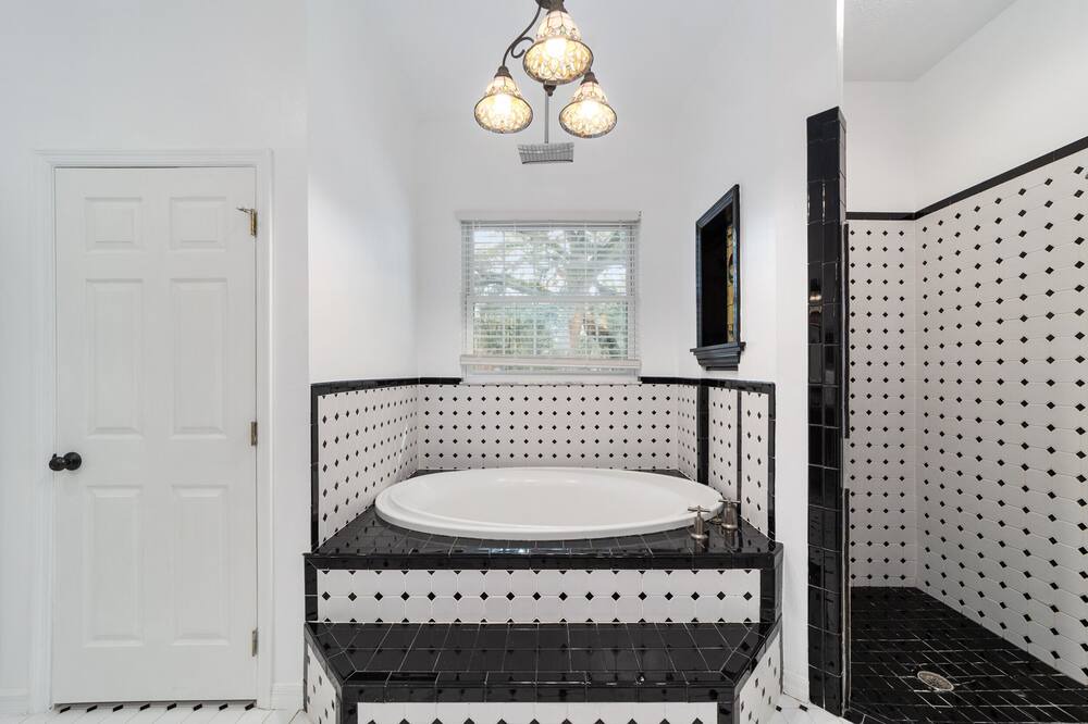 Photo of Bathroom in Fellowship
