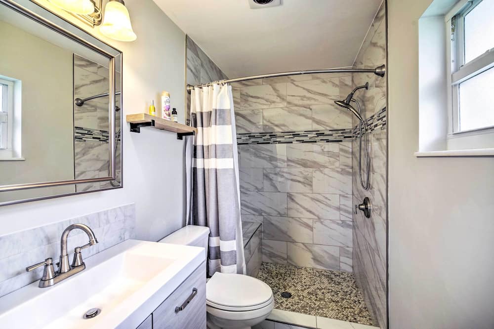 Photo of Bathroom in Lakewood Park