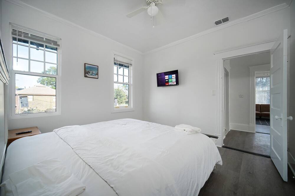 Photo of Bedroom in Five Points