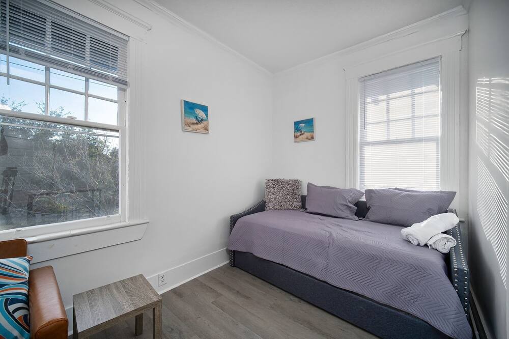 Photo of Bedroom in Five Points