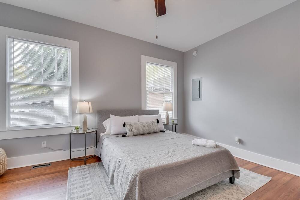 Photo of Bedroom in Midtown