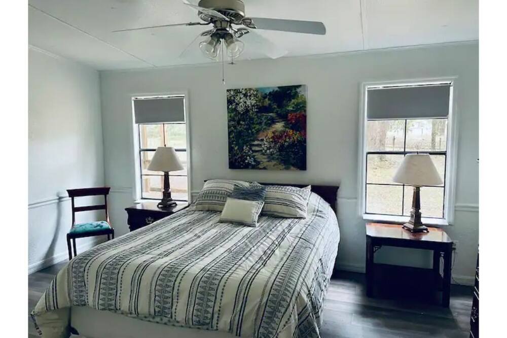Photo of Bedroom in Perry