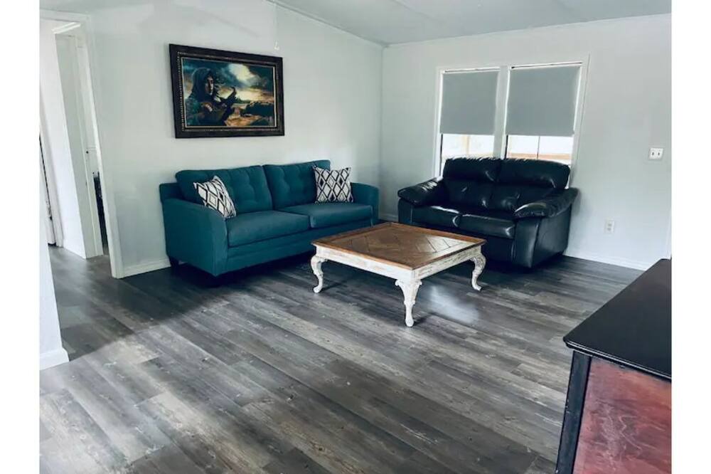 Photo of Livingroom in Perry