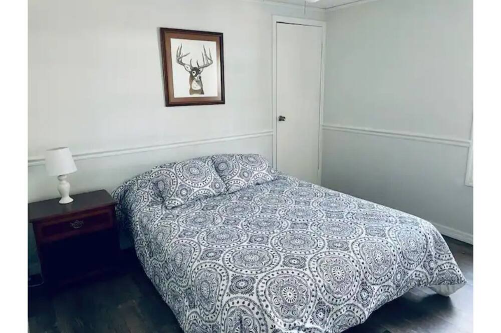 Photo of Bedroom in Perry