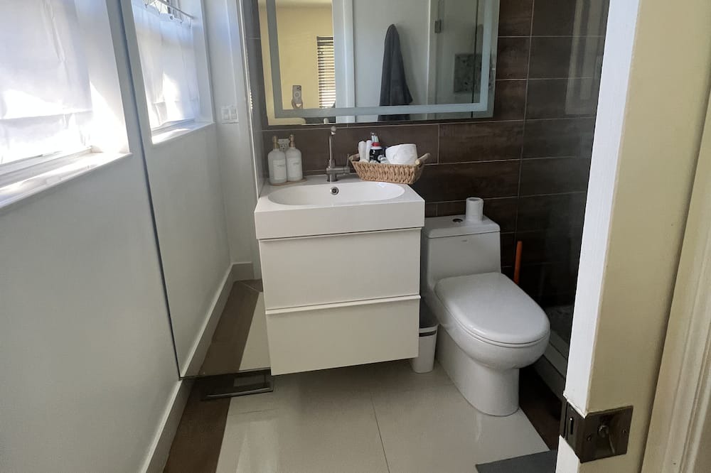 Photo of Bathroom in Biscayne Park