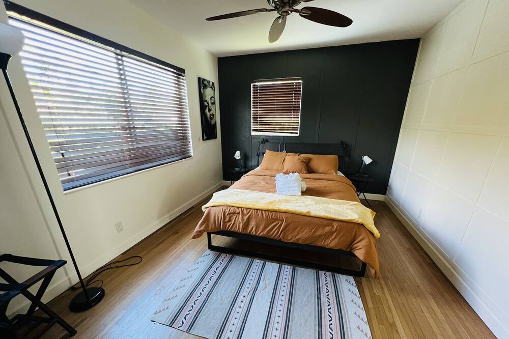 Photo of Bedroom in Biscayne Park