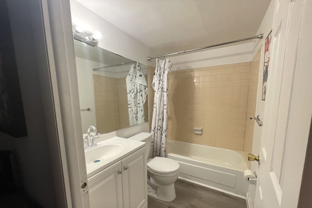 Photo of Bathroom in Bostwick Park