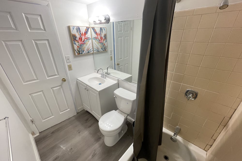 Photo of Bathroom in Bostwick Park