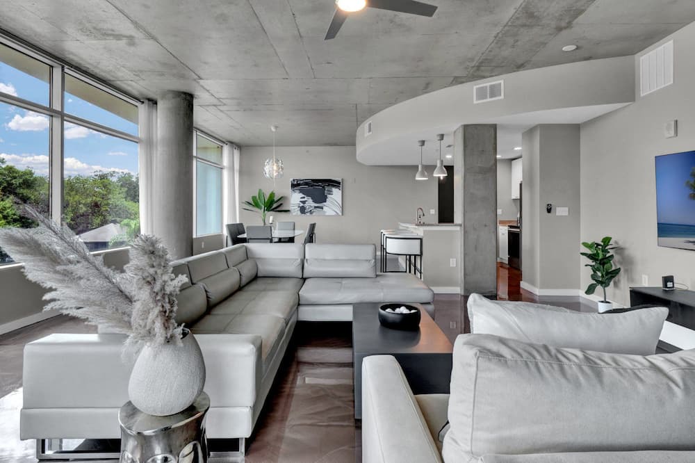 Photo of Livingroom in South Eola