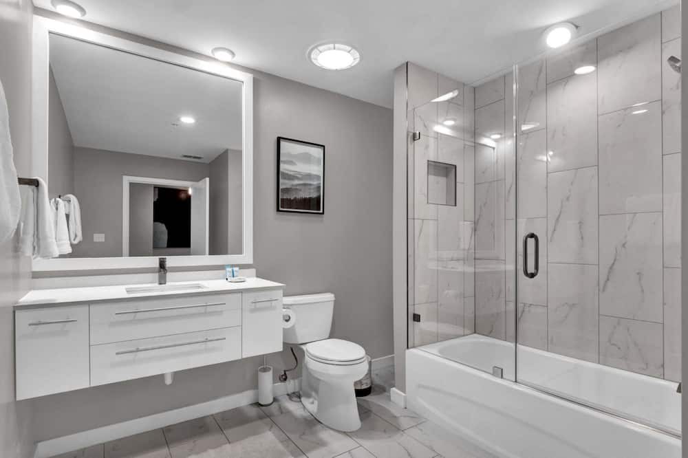 Photo of Bathroom in South Eola
