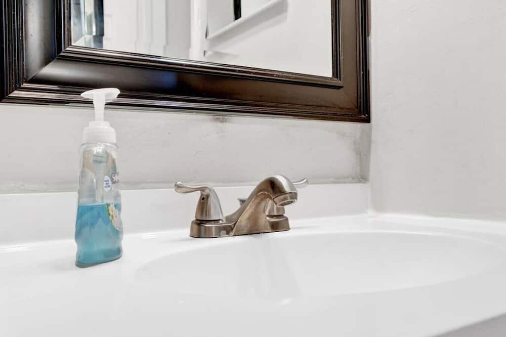 Photo of Bathroom in Lake Ridge