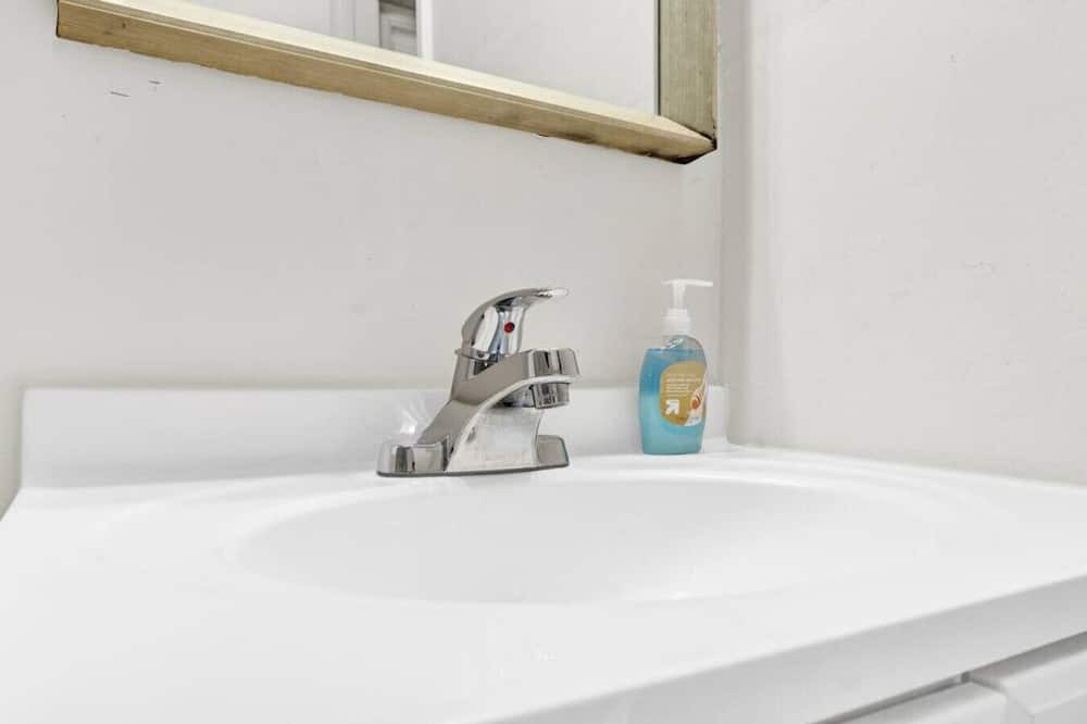 Photo of Bathroom in Lake Ridge