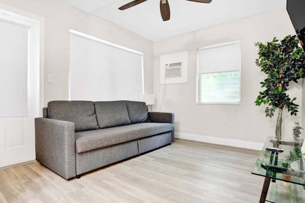 Photo of Livingroom in Lake Ridge