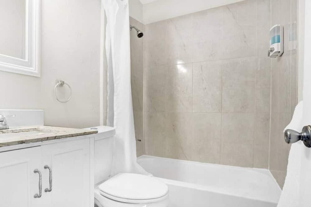 Photo of Bathroom in Lake Ridge